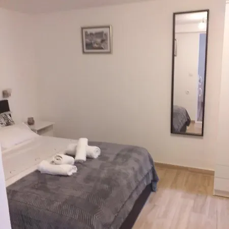 & Ivica アパート *