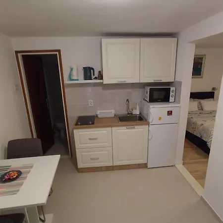 & Ivica アパート *