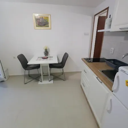 & Ivica アパート *