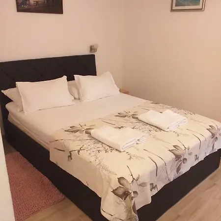 & Ivica * スプリト