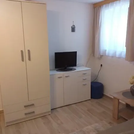 & Ivica アパート